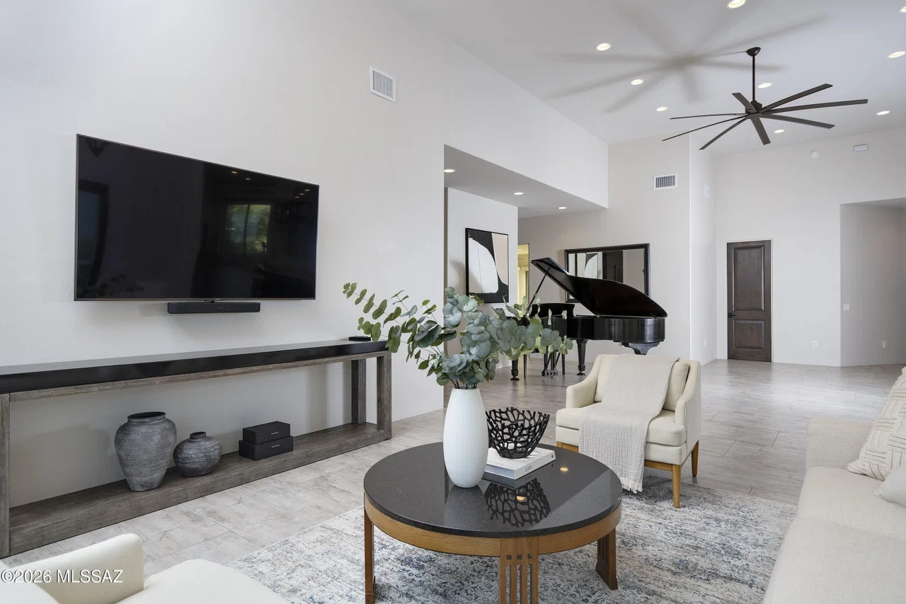 Cozy Mountain View Home Living Room