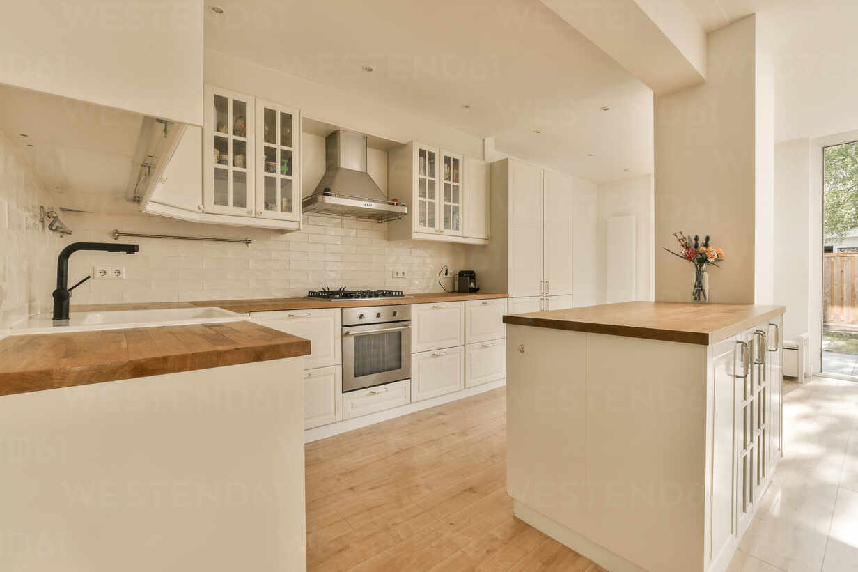 Kitchen - Desert Retreat